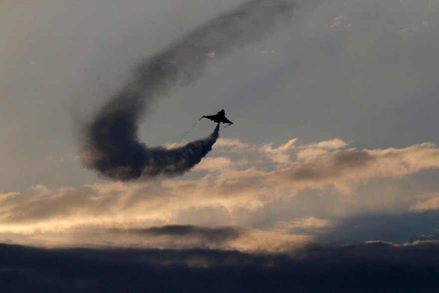 Jet dumping fuel