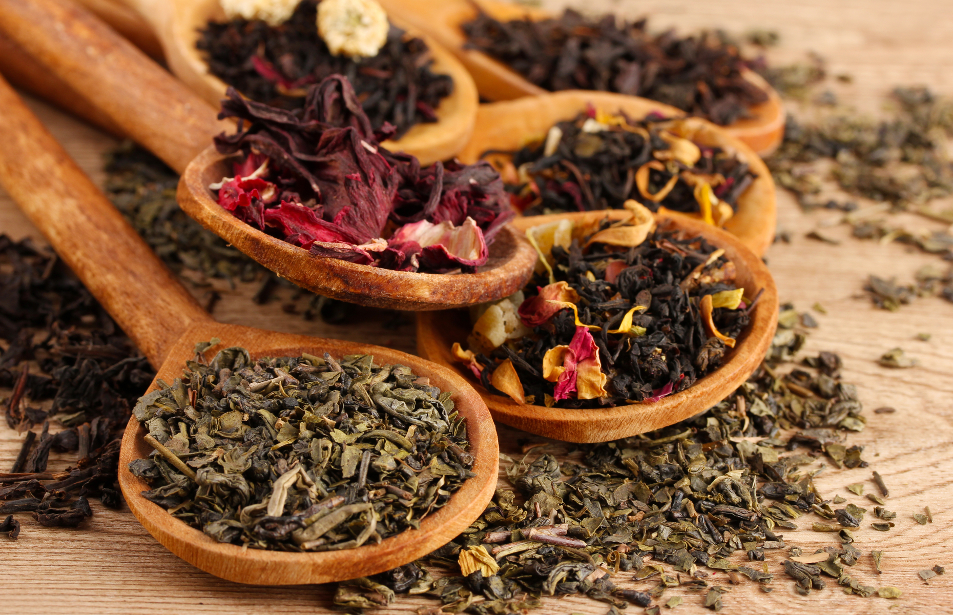 different variaties of loose-leaf tea